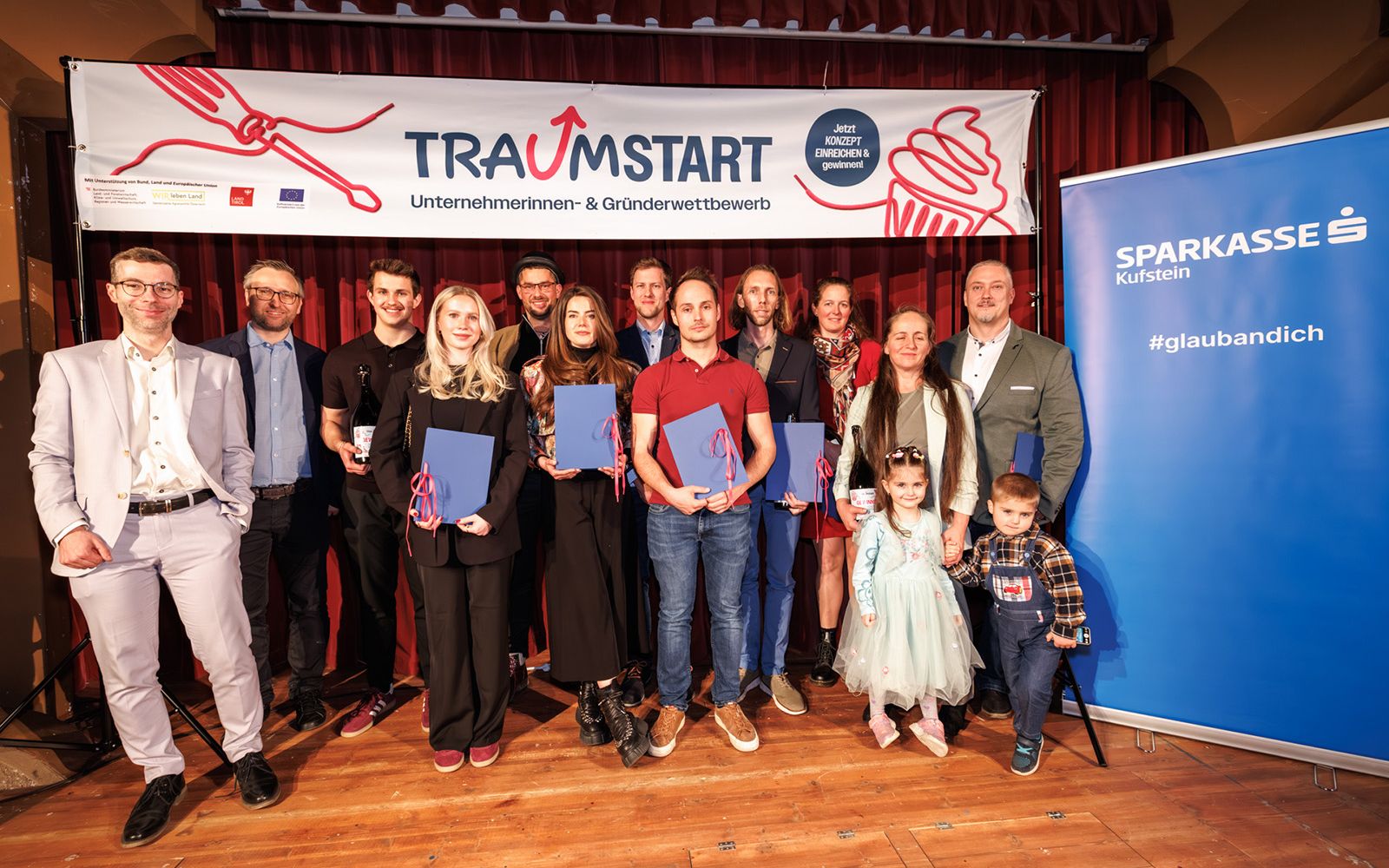 Gewinnerinnen und Gewinner des Traumstart Gründerwettbewerbs bei der Preisverleihung